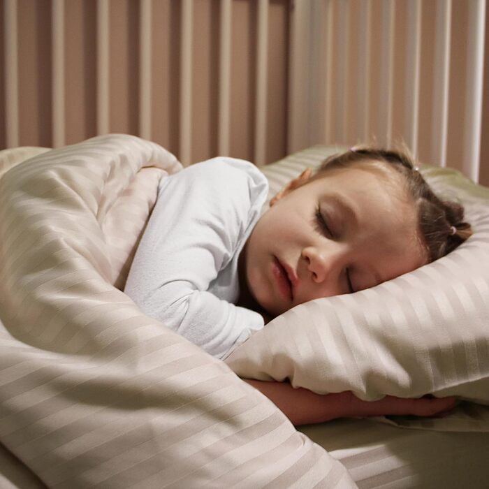 Комплект постільної білизни ZPECC Toddler - м'яка дитяча постільна білизна для хлопчиків та дівчаток з 4-х предметів, включаючи ко