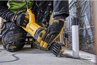 Шабельна пила DEWALT потужністю 1100 Вт (довжина ходу 29 мм, макс. пропил (деревина) 280 мм, вкл. кейс для транспортування), DWE30