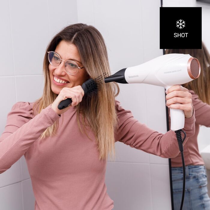Фен Taurus Fashion Ionic 2600W Професійний AC-двигун Іонізація проти пухнастості 3 температурні режими та 2 швидкості Кнопка холодного обдуву Концентратор та 2 дифузори Чорний
