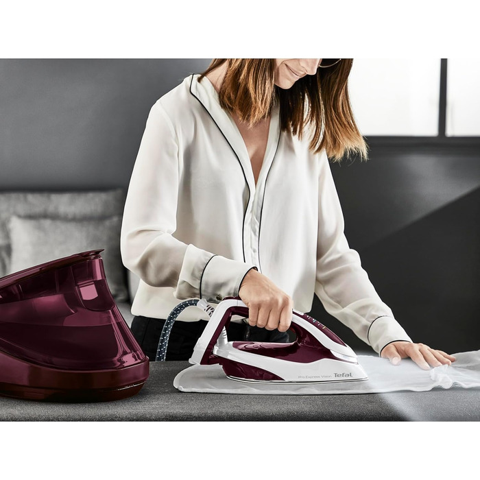 Парова прасувальна станція Tefal GV9810 Pro Express Vision Розумне світлодіодне підсвічування на прасці потужний тиск 8,3 бар 180