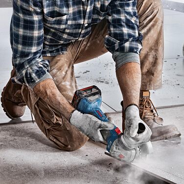 Акумуляторна кутова шліфувальна машина GWS 18V-7 (вкл. 2 акумулятори 4,0 Ач, GAL 18V-40, додаткова рукоятка, монтажний фланець, за