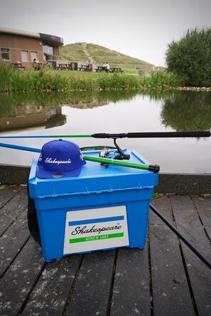 Коробка для сидіння Shakespeare дуже водостійка, велика місткість для зберігання снастей подвійний механізм блокування, надзвичайно глибока кришка для солоної та прісної води, синій колір