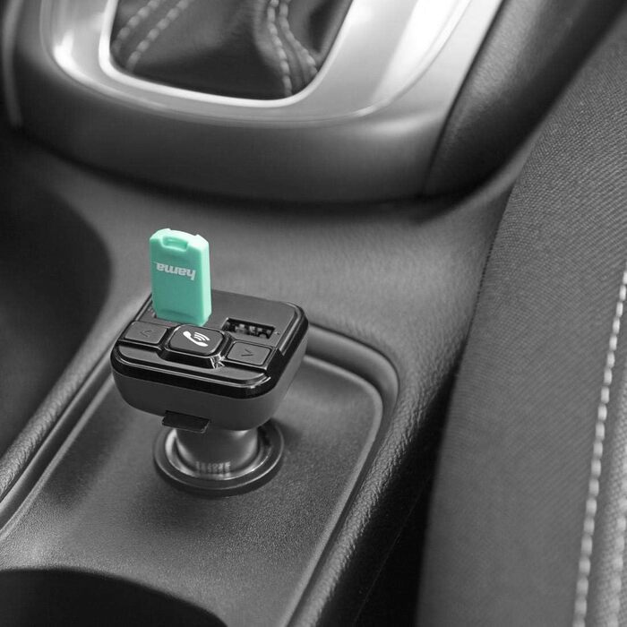 Передавач Hama Bluetooth для автомагнітоли з автомобільним зарядним пристроєм, система гучного зв'язку (автомобільний адаптер для гнізда прикурювача з роз'ємами для microSD, USB-накопичувач і QC 3.0 для зарядки) срібло