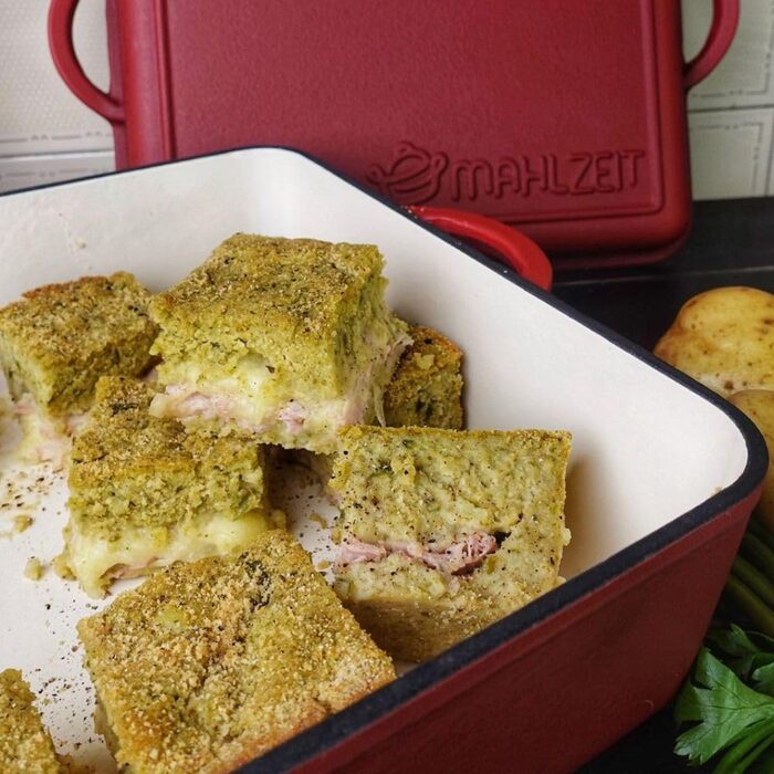 Чавунна жаровня Mahlzeit емальована 10,5 л Шорстка поверхня Темна вишня Жаровня 2в1 зі сковорідкою Жаровня з кришкою, безпечна для