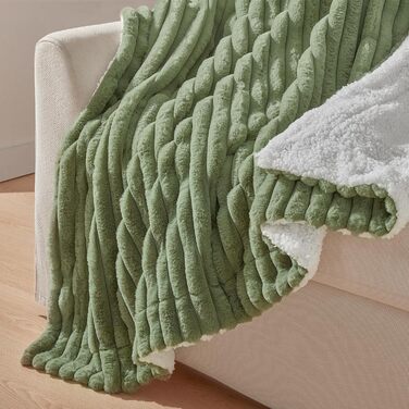 Товста плюшева ковдра Tofinel, пухнаста, 150x200 см - Маленька шерпа ковдра, шавлієво-зелена та ковдра для дивана, ковдра з імітації вовни, портативна тепла пухнаста пледка для вітальні та пікніка, флісова ковдра, 150x200 см, шавлієво-зелена 1