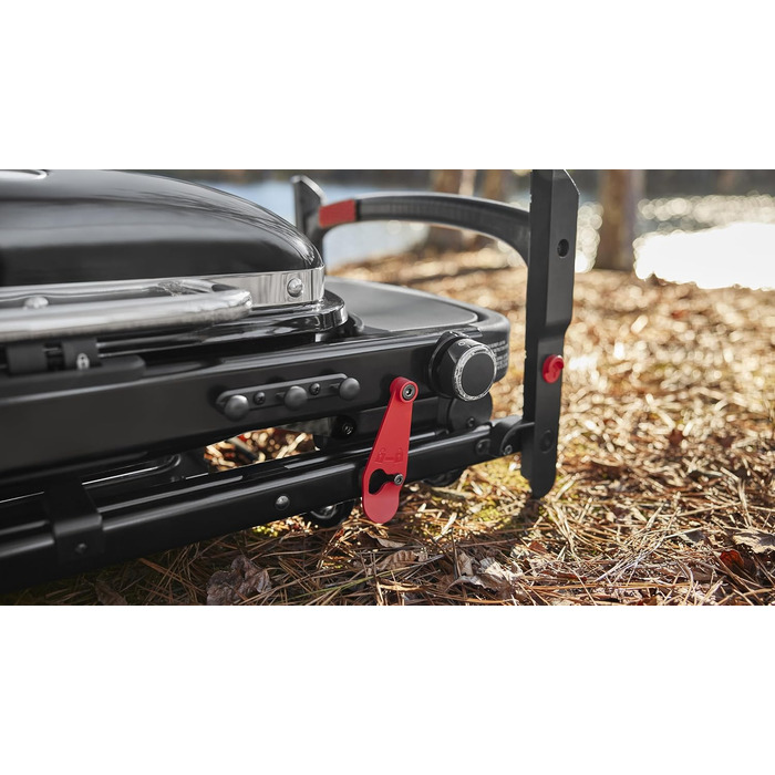Компактний газовий гриль Weber Traveler з розкладним підставкою та колесами, модель 2026 року