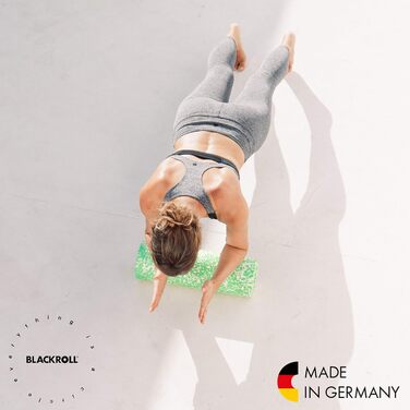 Ролик для фасції BLACKROLL (45 см x 15 см), фітнес-ролик для самомасажу спини та ніг, ефективний масажний ролик різного рівня жорсткості, зроблено в Німеччині, середній 45 - білий/зелений
