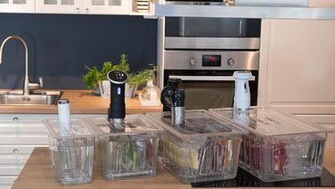 Контейнер LIPAVI C10 sous-vide - 11,3 літра, 32,3 x 26,2 x H 20,3 см. Міцний, прозорий полікарбонат. Відповідні кришки для Anova, Wancle та інших брендів продаються окремо. Підходить для L10 12 літрів - Сімейний розмір - C10