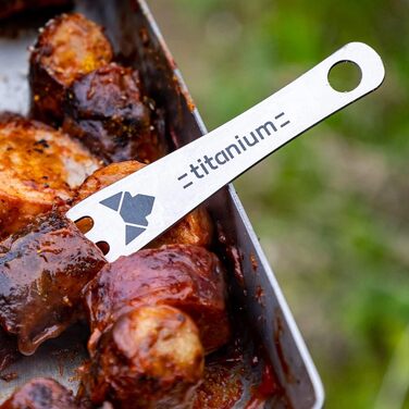 Титанова кирка FENNEK XL у високоякісному шкіряному чохлі Зроблено в Німеччині Ідеально підходить для кемпінгу, наметів, відпусток, фестивалів, бушкрафту, походів