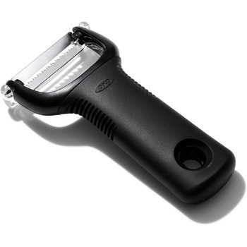 Очищувач OXO Good Grips для смужок жульєну виготовлений з леза чорного жульєну Edesltahl