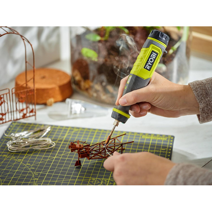 Акумуляторний паяльник RYOBI 4 В USB-LITHIUM RSI4-120G, вкл. 1 x 4 В 2,0 Ач акумулятор та зарядний кабель USB-C