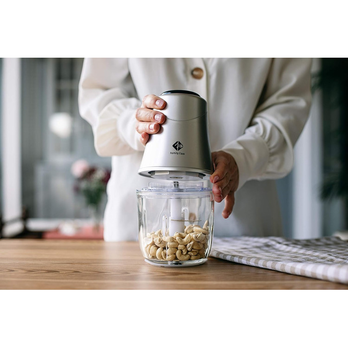Подрібнювач для кухні Family Care електричний, 3 титанові леза, 300 Вт, скляна миска 600 мл, багатофункціональний, різак для м'яса, подрібнювач цибулі, овочі, горіхи, морозиво 600 мл 300 Вт