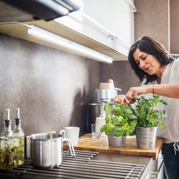 Світлодіодна стрічка з вимикачем, нейтральний білий колір світла, розширюється, кухня під шафою, світлодіодна стрічка кухня, освітлення шафи, кухонна лампа, освітлення, 57,3x2,2x3 см, білий