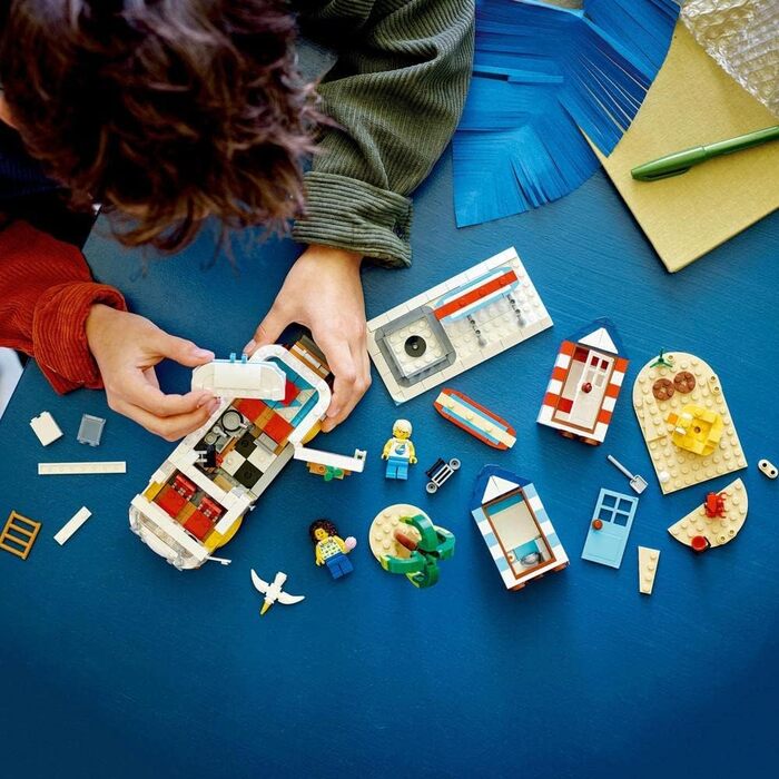 Конструктор LEGO Creator 31138 Beach Camper Van для дітей віком від 4 років