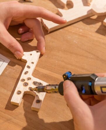 Паяльник Dremel 2000 VersaTip - паяльник і паяльний набір (з 6 змінними насадками для паяння, гарячого різання, зварювання, клейму