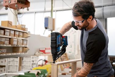 Акумуляторний цвяходер Bosch Professional 18V System GNH 18V-64 M (макс. Ø цвяха 1,6 мм, довжина цвяха 64 мм, вкл. L-BOXX, без аку