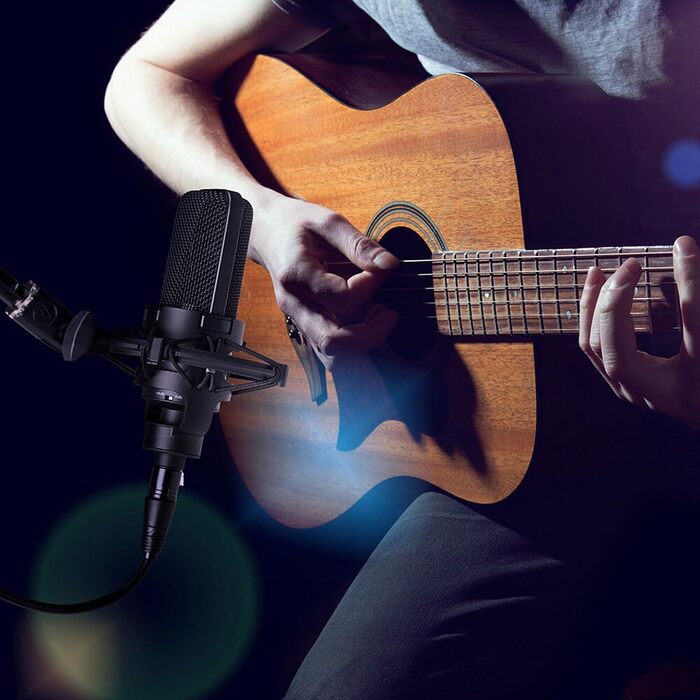 Студійний конденсаторний мікрофон Audio-Technica AT4040 з великою діафрагмою та тримачем-павуком, чорний