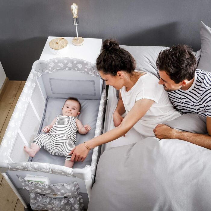 Ліжечко-колиска Hauck Baby Sleep N Care Plus Travel Bed Crib, від народження до 9 кг, з відкидною бічною панеллю, відділенням для зберігання та 2 кишенями, компактно складається, включаючи сумку для перенесення складну основу (Teddy Grey) Sleep N Care Plu