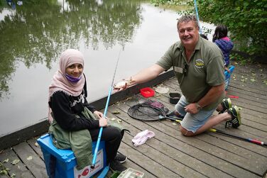 Коробка для сидіння Shakespeare дуже водостійка, велика місткість для зберігання снастей подвійний механізм блокування, надзвичайно глибока кришка для солоної та прісної води, синій колір