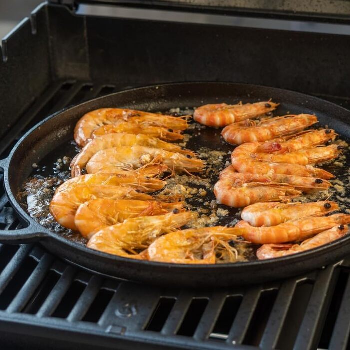 Чавунна сервірувальна сковорода BBQ-Toro Ø 35 см - кругла вже запечена - попередньо приправлена сковорода-гриль для газового гриля