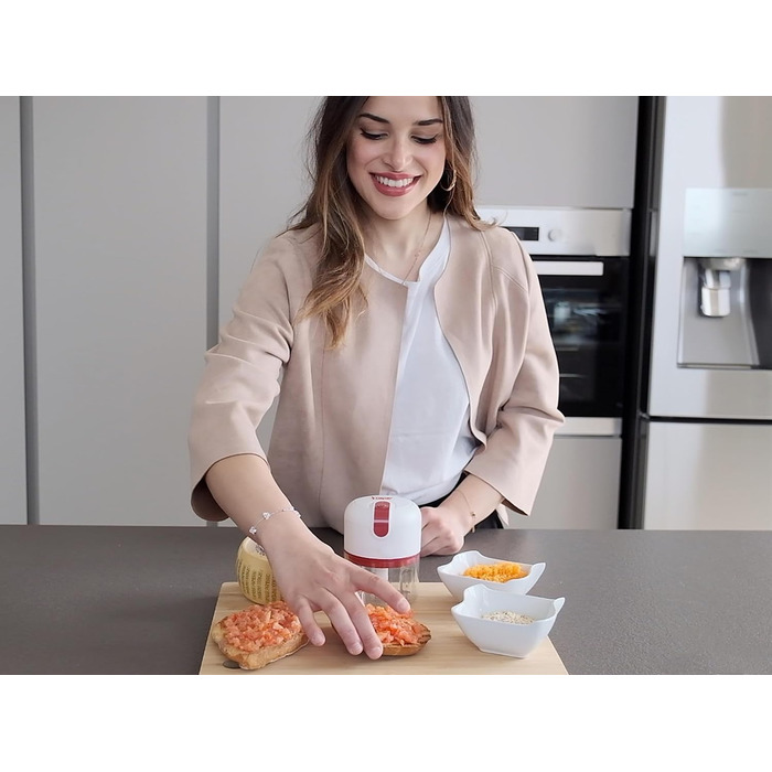 Подрібнювач з підключенням USB, міні кухонний комбайн, ємність 250 мл, потужність 3,7 В, 3 леза з нержавіючої сталі, акумуляторна