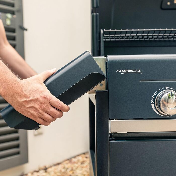 Газовий гриль Campingaz 4 Series Select L Grillset з додатковою решіткою, чохлом та набором аксесуарів, 4 сталеві пальники, термометр на кришці, система InstaClean, потужність 12 кВт