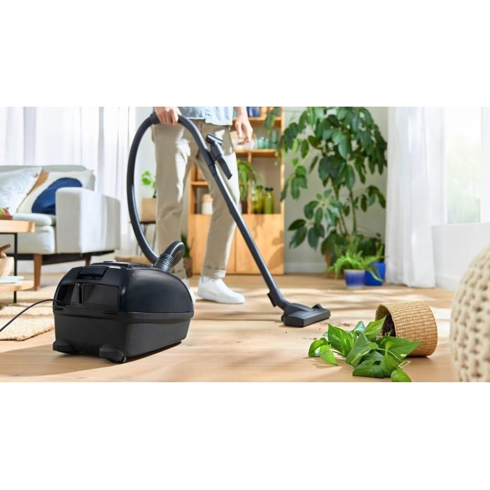 Пилосос із мішком Bosch Serie 4 BGL38BA2H, компактний та легкий, місткість 4 л, гігієнічний фільтр, радіус дії 10 м, чорний