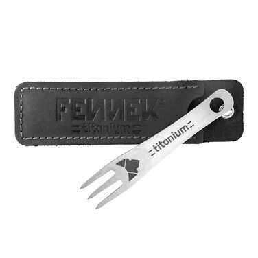 Титанова кирка FENNEK XL у високоякісному шкіряному чохлі Зроблено в Німеччині Ідеально підходить для кемпінгу, наметів, відпусток, фестивалів, бушкрафту, походів