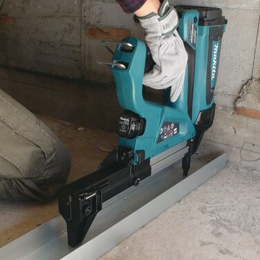 Газовий цвяхокол для бетону Makita GN420CLSE 7,2 В