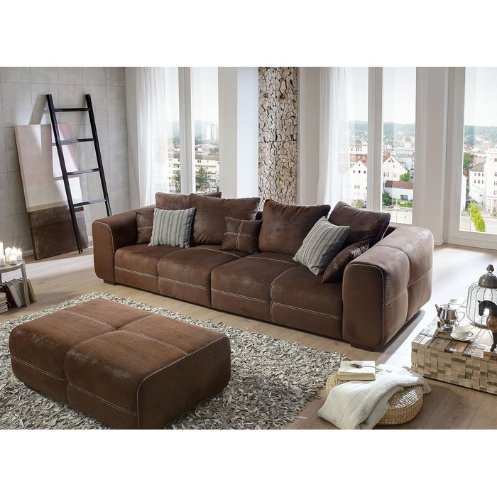 Великий диван Cavadore Mavericco / Великий м&39який диван з чохлом з мікрофібри під шкіру / У комплекті подушки для спинки та декоративні подушки / Розміри 287 x 69 x 108 см (Ш x В x Г) / Колір Антично-коричневий