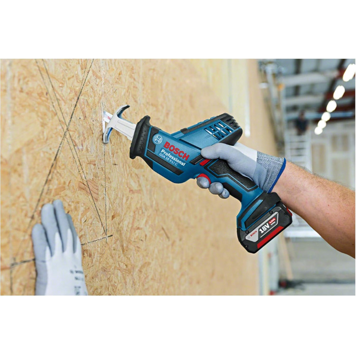 Акумуляторна пила GSA 18 V-LI C (компактна версія, вкл. 3 пиляльних полотна, без акумулятора/зарядного пристрою, L-BOXX) без акуму