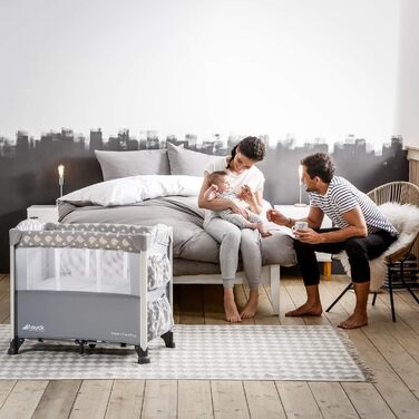 Ліжечко-колиска Hauck Baby Sleep N Care Plus Travel Bed Crib, від народження до 9 кг, з відкидною бічною панеллю, відділенням для зберігання та 2 кишенями, компактно складається, включаючи сумку для перенесення складну основу (Teddy Grey) Sleep N Care Plu