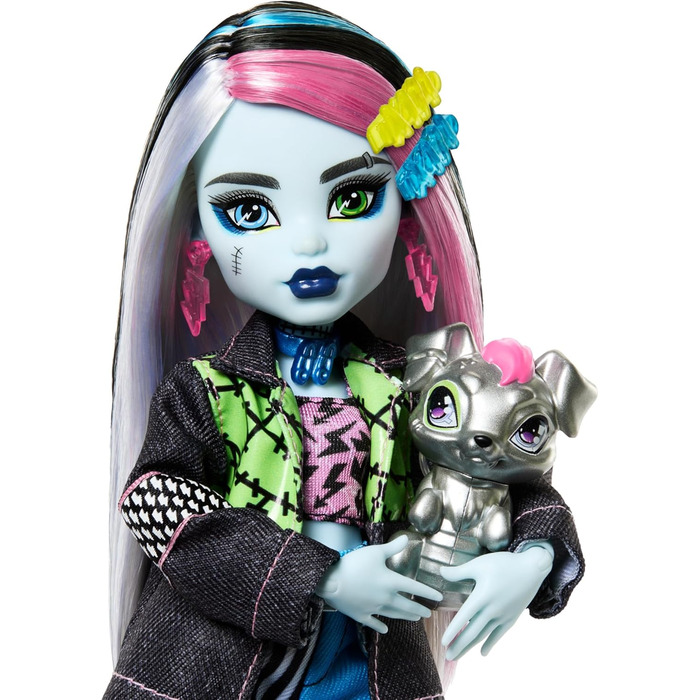 Лялька Monster High Френкі Штайн у джинсовій куртці та шортах, також включає її собаку Вотзі та аксесуари, такі як рюкзак, перекус та блокнот, HXH73