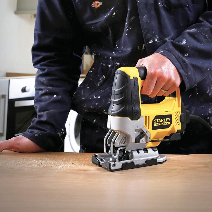 Маятниковий лобзик Stanley FatMax 710 Вт FME340KA (3-ступінчастий маятниковий хід, безінструментальний тримач пиляльних полотен U