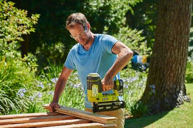 Акумуляторний цвяходер Ryobi R18N16G-0 (без акумулятора, зі світлодіодним підсвічуванням, затискачем для ременя, одноразовим і без