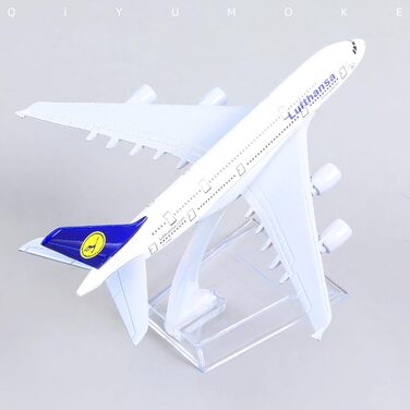 Металева модель літака Airbus A380 авіакомпанії Lufthansa в масштабі 1/400 з підставкою (15 см завдовжки), підходить для авіаційних ентузіастів як подарунок або декорація для виставки. 01.lufthansa
