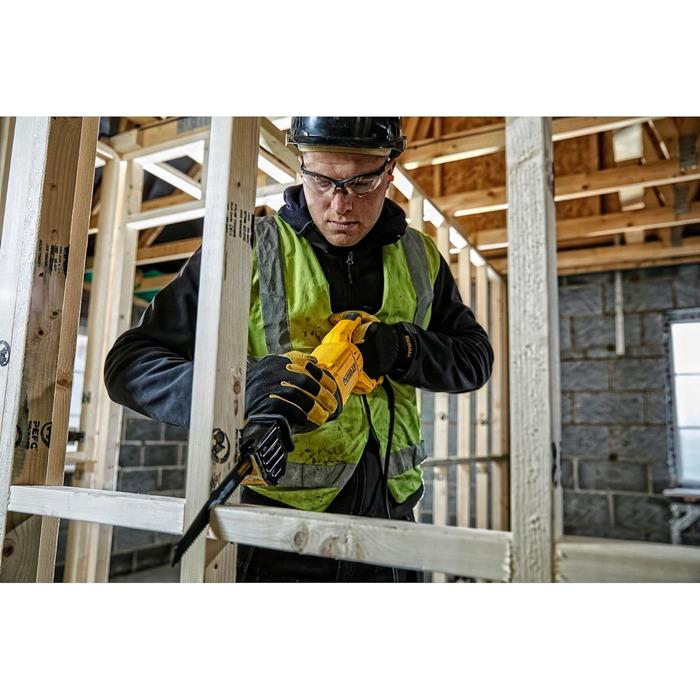 Шабельна пила DEWALT потужністю 1100 Вт (довжина ходу 29 мм, макс. пропил (деревина) 280 мм, вкл. кейс для транспортування), DWE30