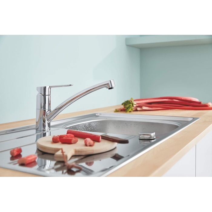 Кухонний змішувач GROHE BauGo з плоским виливом (практичний поворот на 140, гігієнічні ізольовані водні шляхи, простий монтаж), хром, 31680000