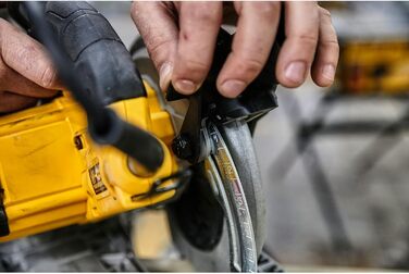 Переносна циркулярна пила DEWALT (1350 Вт, глибина різання 61 мм, пиляльний диск Ø 190/30 мм, вкл. захисний кожух для відведення п