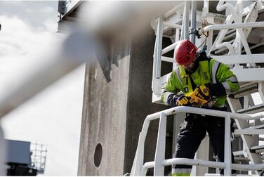 Компактна акумуляторна пила Dewalt DCS367NT (компактна конструкція, безщітковий двигун, висока швидкість різання завдяки високому