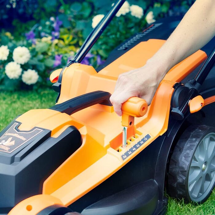 Акумуляторна газонокосарка LawnMaster CLMF2437G 24V Max 2x4.0Ah акумулятор, 37см 300м мульчування 40л, 22-72мм 6-ступінчасте регулювання висоти зрізу