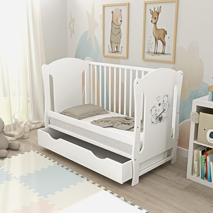 Дитяче ліжко Generic Baby Deluxe 60x120, що трансформується в дитяче ліжко білого кольору з шухлядою та матрацом з алое вера з регульованою висотою та знімними прутами (Lia White)
