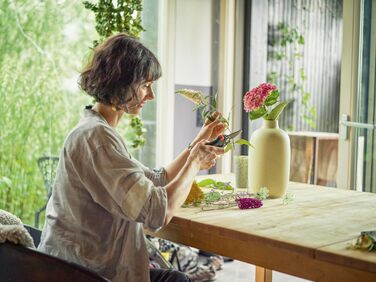 Садові ножиці Gardena B/M Ножиці для дерев, безпечні для рослин, з обхідним лезом для гілок та сучків, максимальний діаметр різання 24 мм, вбудована пружина в ручці, верхнє лезо з антипригарним покриттям (8904-20) Діаметр різання 24 мм (M) Обхідне лезо
