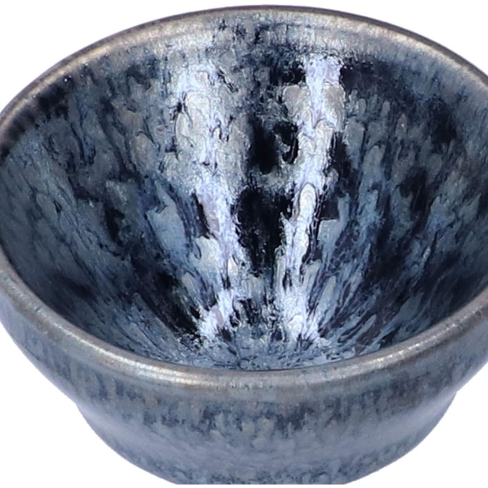 Елегантний керамічний чайний набір ручної роботи з 2 чашок та 1 скарбнички ідеальний вибір для поціновувачів чаю, як елемент декору або подарунок. Набір вирізняється витонченим, ручним виконанням.