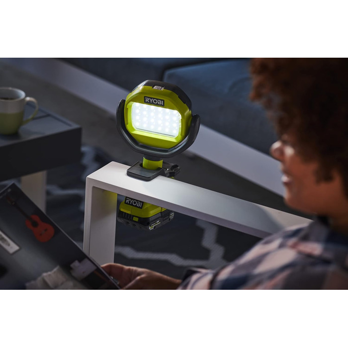 Акумуляторний LED-ліхтар RYOBI 18 V ONE RLCL18-0 (до 1000 лм, поворотна головка 360, без АКБ та зарядного пристрою)
