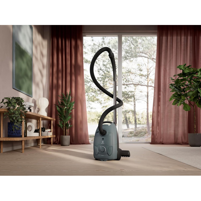 Пилосос із мішком Electrolux EB51C1OG, серія 500, висока фільтрація, потужність 650 Вт, місткість мішка 3 л, рівень шуму 78 дБ, колір океанський зелений
