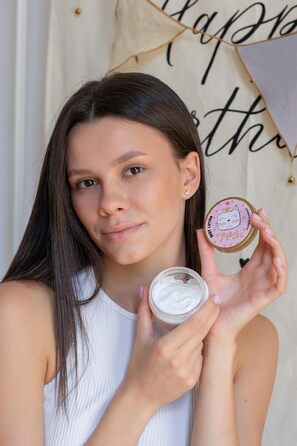 Подарунковий набір Принцеса Кітті для дівчаток та жінок Набір для душу із 7 предметів піна для ванни, скраб, гель для душу, лосьйон для тіла та багато іншого Набір для догляду за собою з ароматом полуниці та ванілі в милій подарунковій коробці