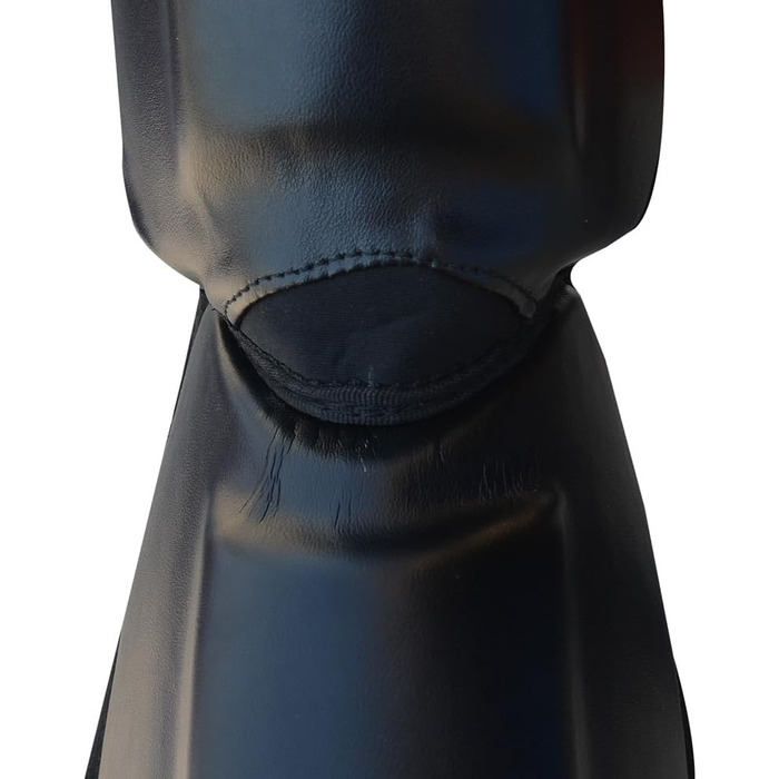 ОДЯГ BUDDHA FIGHT WEAR Епічна модель щитка для муай-тай, ММА та кікбоксингу Виготовлено зі синтетичної шкіри останнього покоління Більш міцні та посилені шви Чорний M