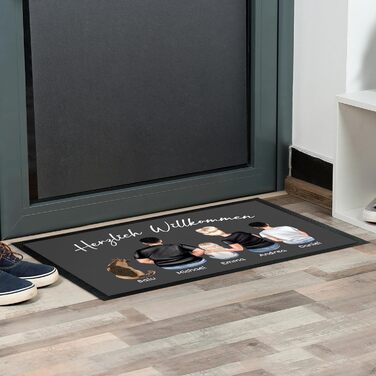 Килимок для дверей Сімейний від True Statements - персоналізований фігурками, іменами, собакою, котом - сімейний килимок для дверей, килимок для дверей, подарунок на новосілля, килимок для уловлювання бруду в нову квартиру - тонкий, нековзний, 50 x 35 см 