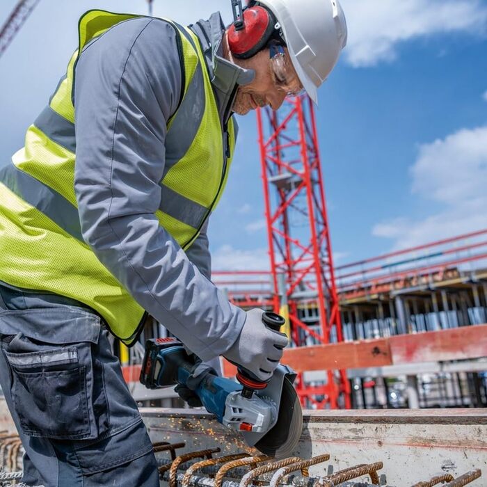 Акумуляторна кутова шліфувальна машина Bosch Professional BITURBO GWS 18V-180 P (диск Ø 180 мм, глибина різання 230 мм, вимикач PR